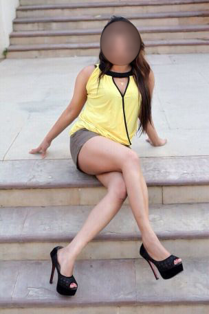 এসকর্টস কুড়িগ্রাম: আমার স্বাদ আমি বিশুদ্ধ আগুন, শৃঙ্গাকার সুন্দর মুখের সাথে বিছানায় প্রস্তুত